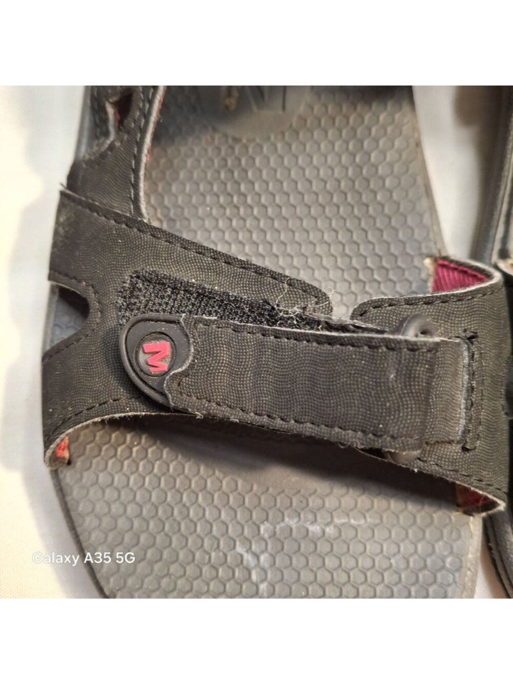Merrell Womens Black & Red Adjustable Strap Sandals Size 8 US Comfortable Perfor - Picture 4 of 8